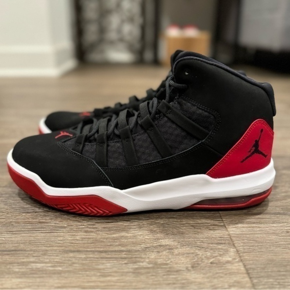 Jordan Max Aura Black Suede sz 12
